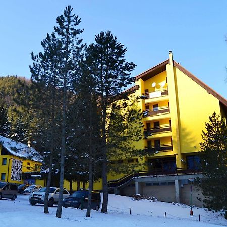 Hotel Smrecina Low Tatras Екстер'єр фото