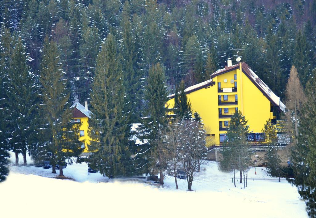 Hotel Smrecina Low Tatras Екстер'єр фото